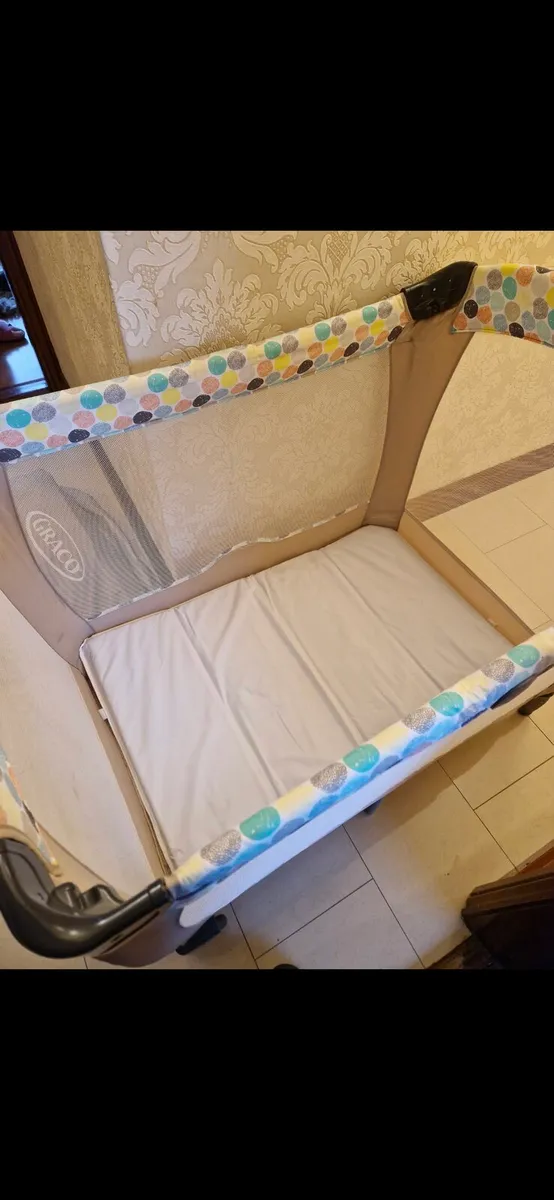 Graco travel cot - Image 2