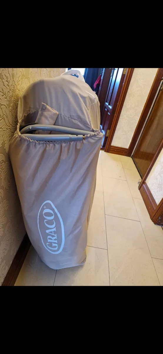 Graco travel cot - Image 3