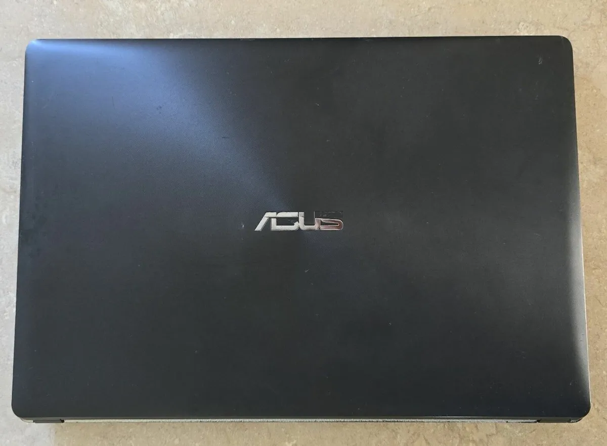 Windows 11 pro Laptop - Image 1