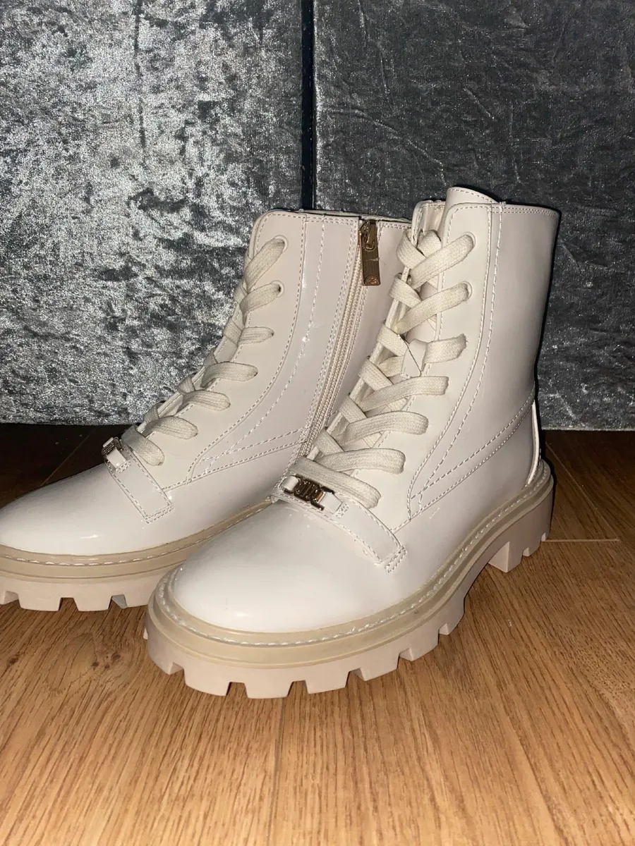 Boots - Image 1
