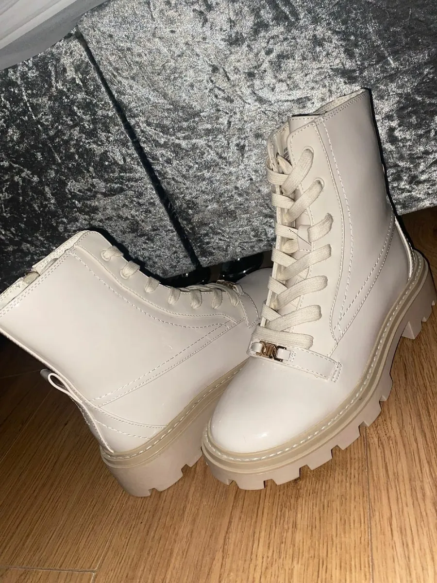 Boots - Image 2