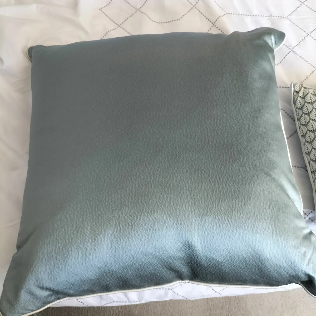 Ventura Show House Bedroom Cushions - Image 3