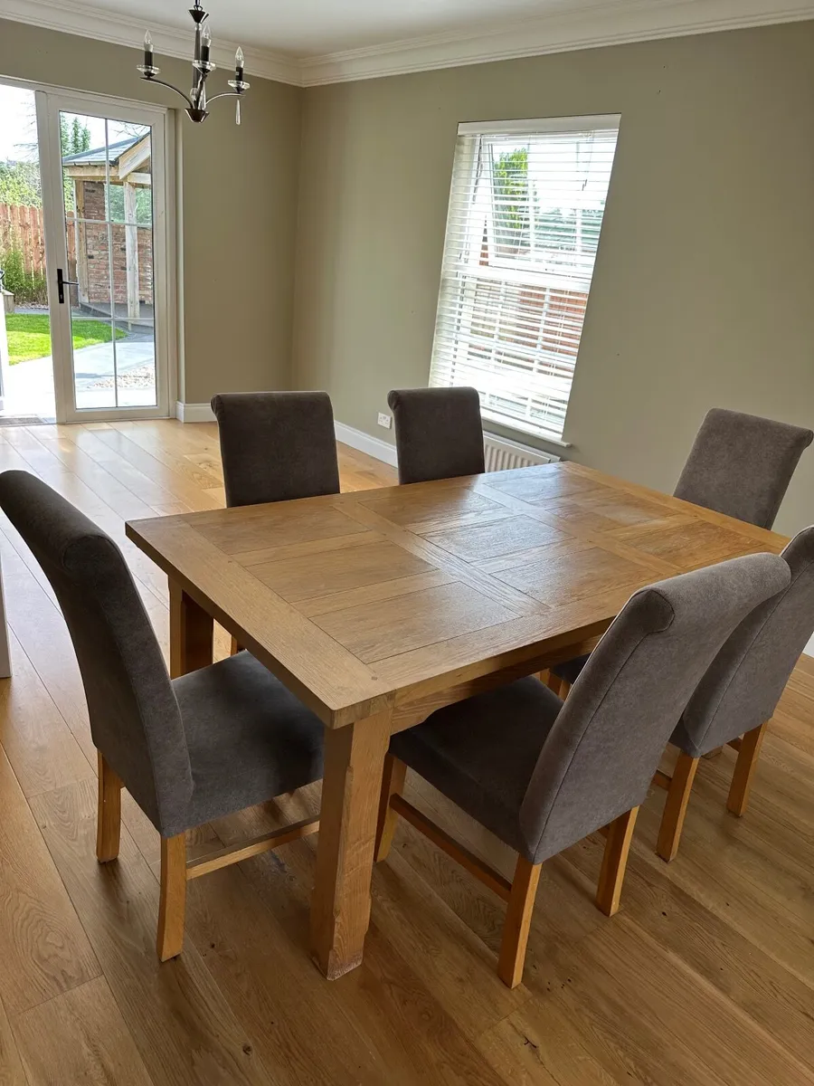 Dining table - Image 1