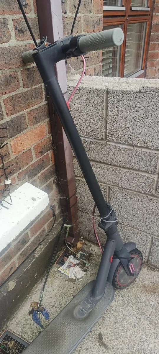 Electric scooter for parts - Image 3
