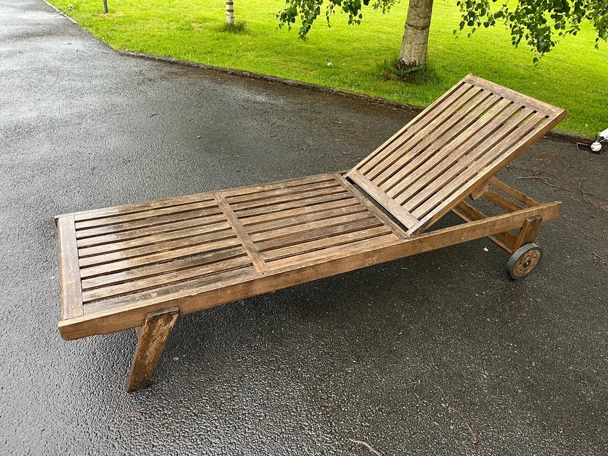 Wooden sun lounger
