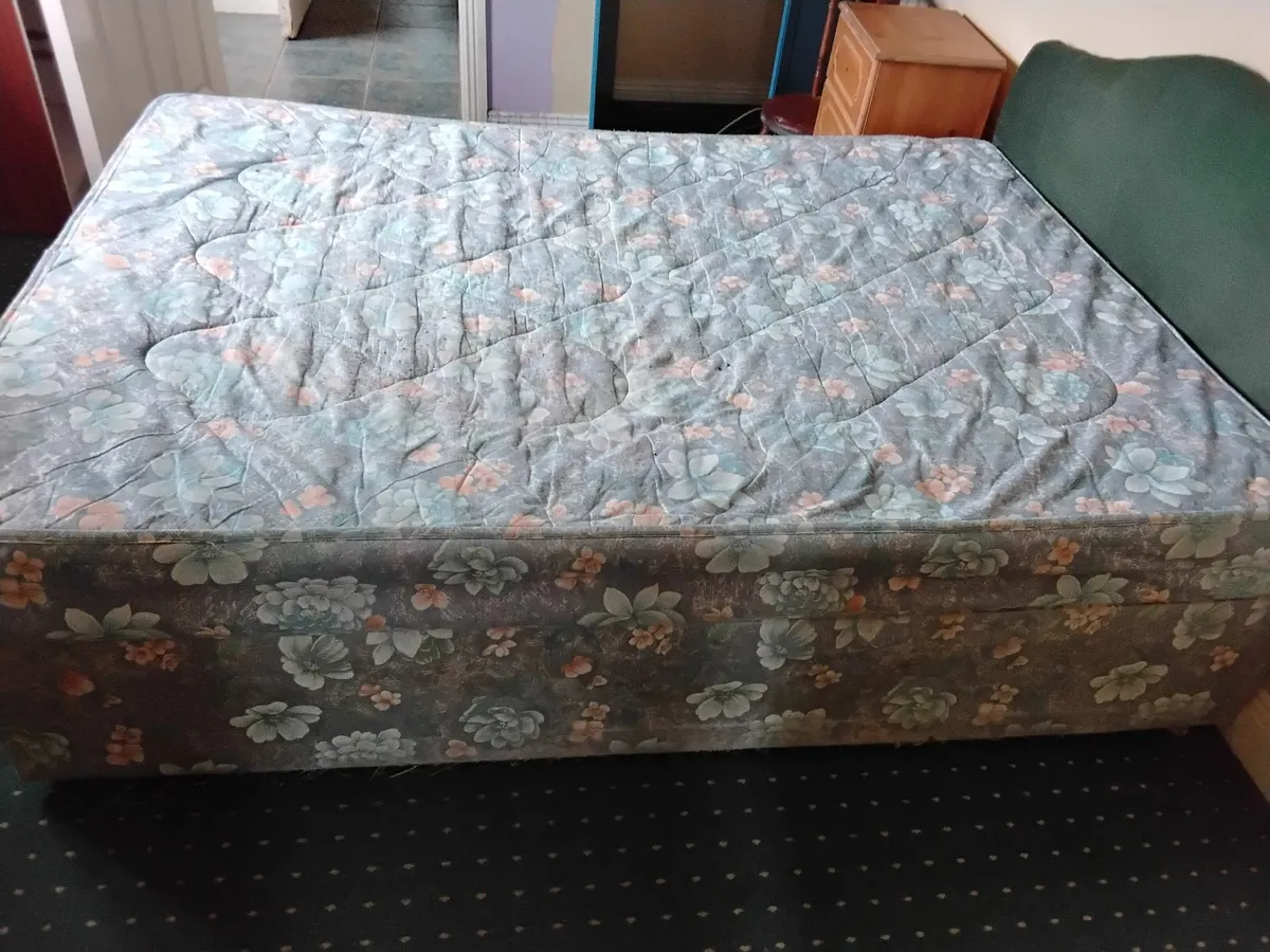 Beds - Image 2