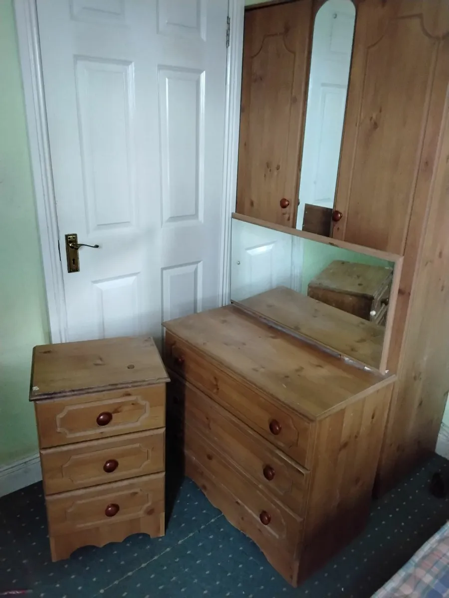 Wardrobe, dressing table and bedside locker - Image 3