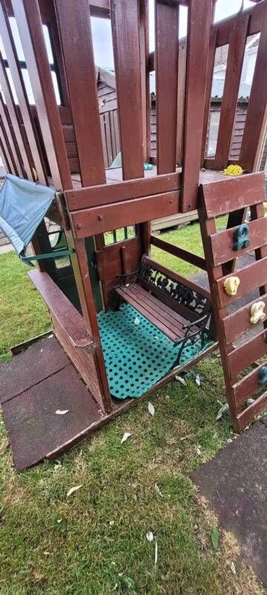 Wooden swing set and play house - Image 4