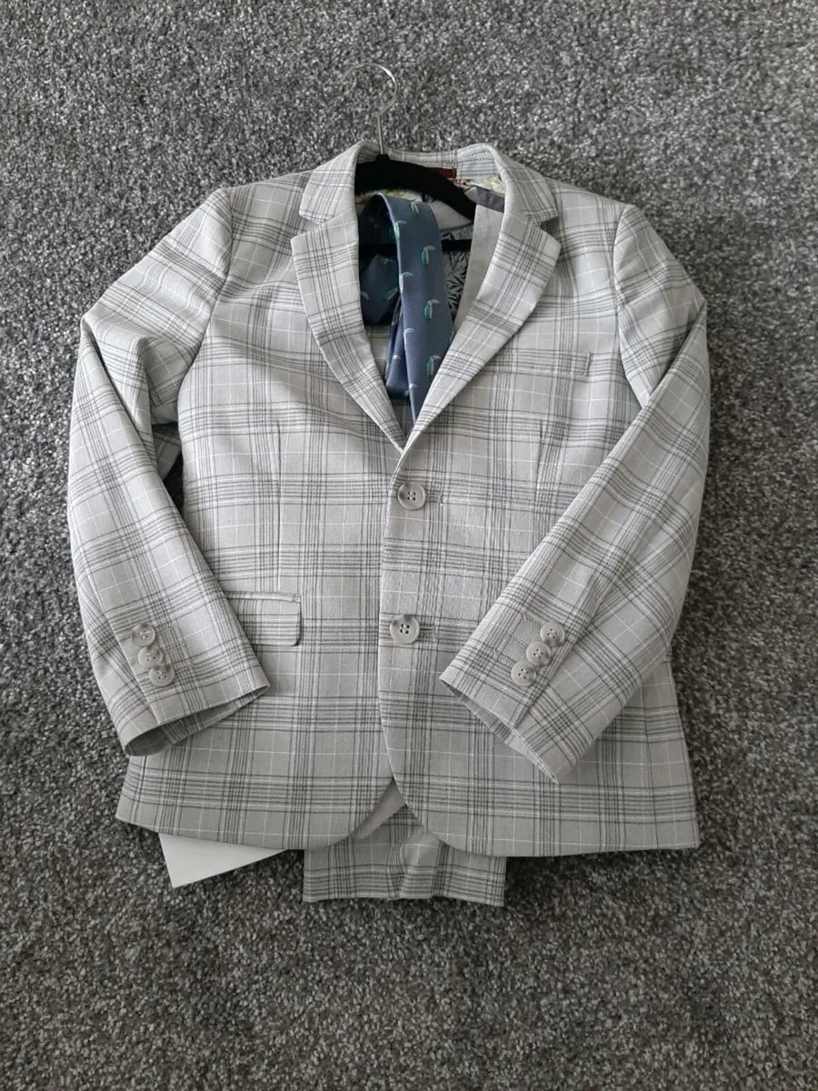 Suits - Image 2