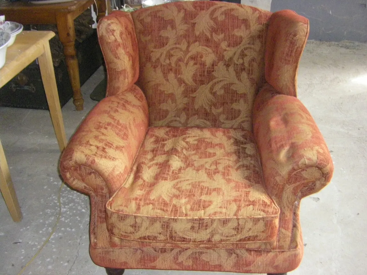 Chesterfield Suite - Image 2