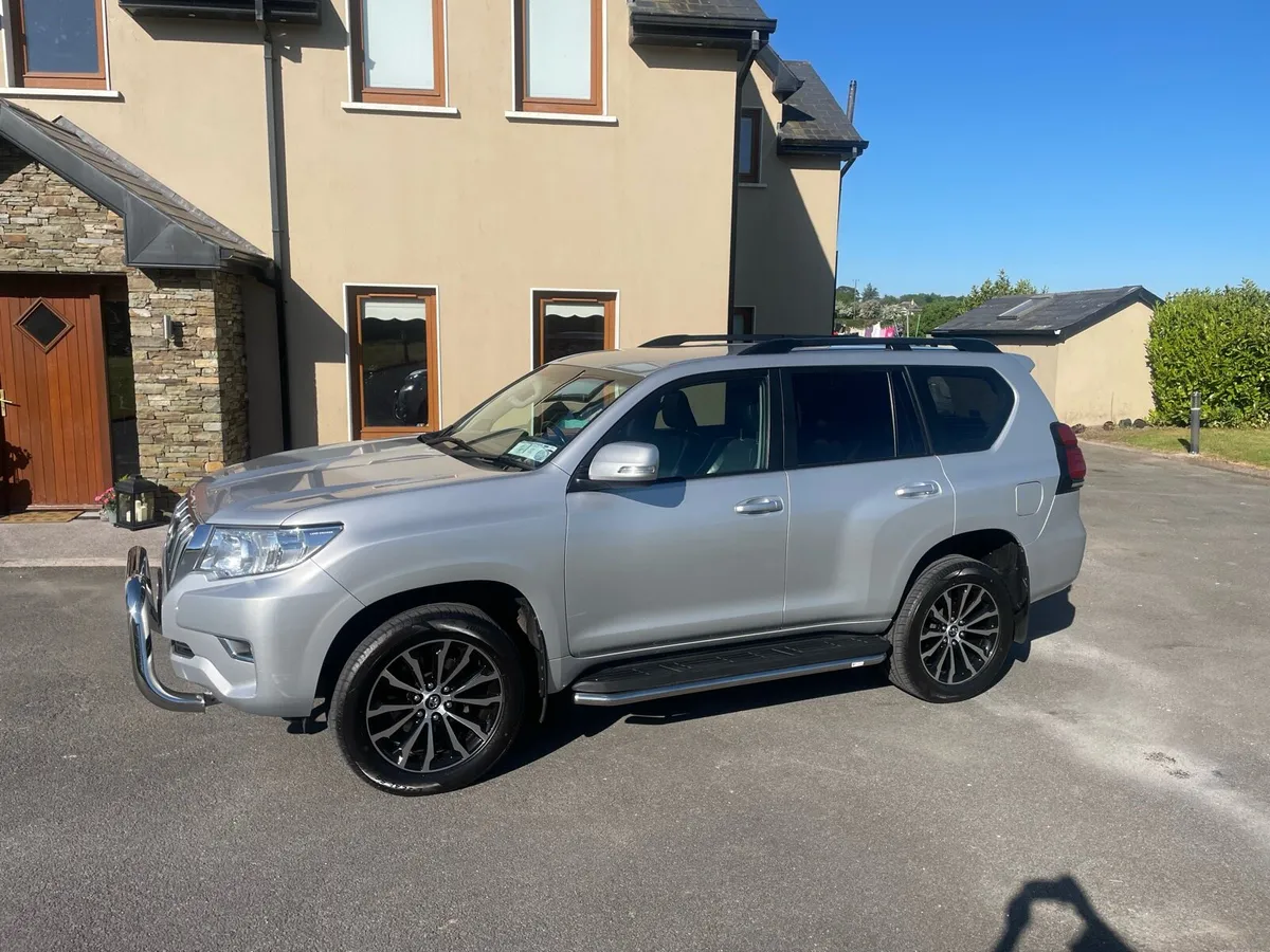 Toyota Landcruiser business class - Image 3