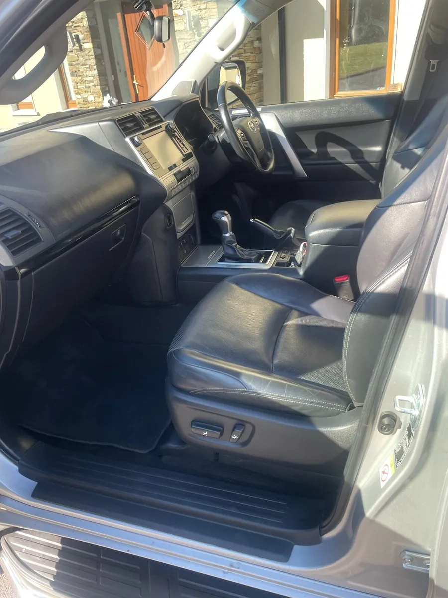 Toyota Landcruiser business class - Image 4