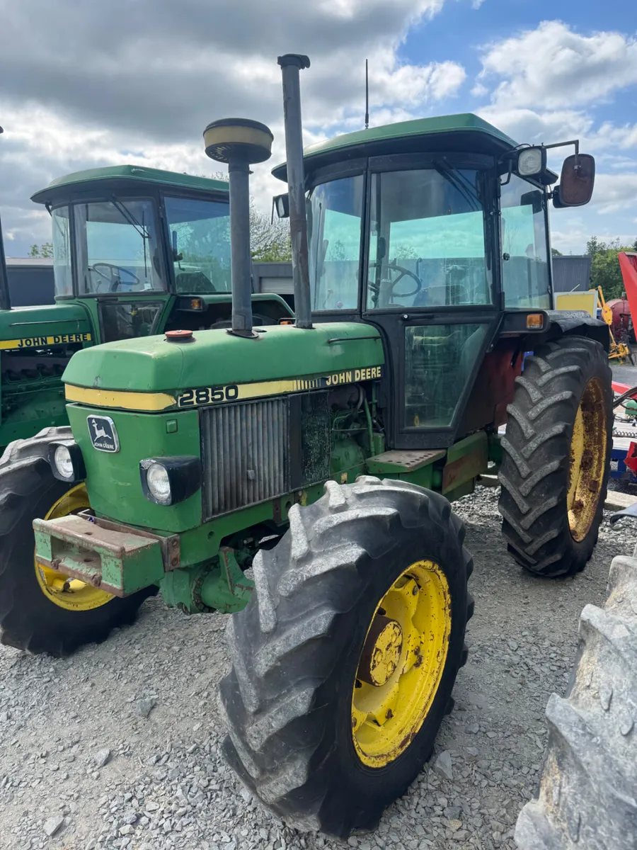 John Deere  2850 - Image 2