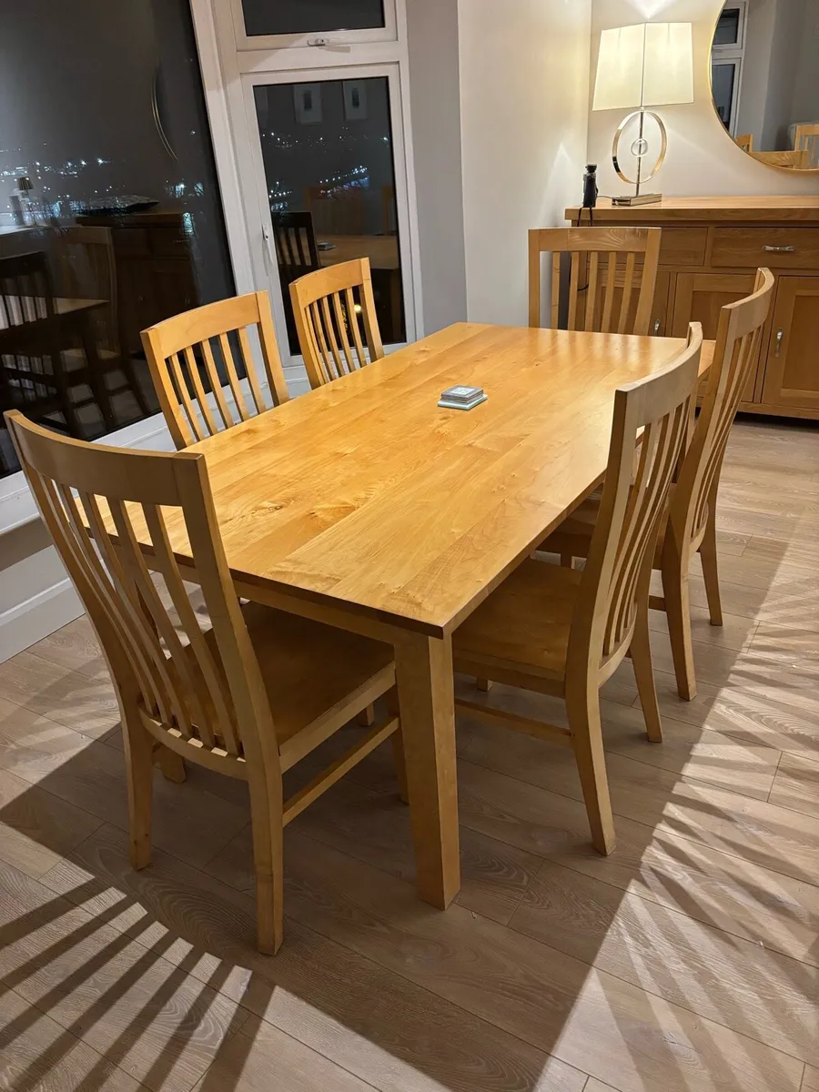 Dining table & 6 Chairs - Image 1