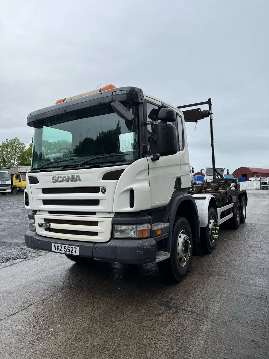 2008 Scania P380 8x4 Hook loader - Image 2