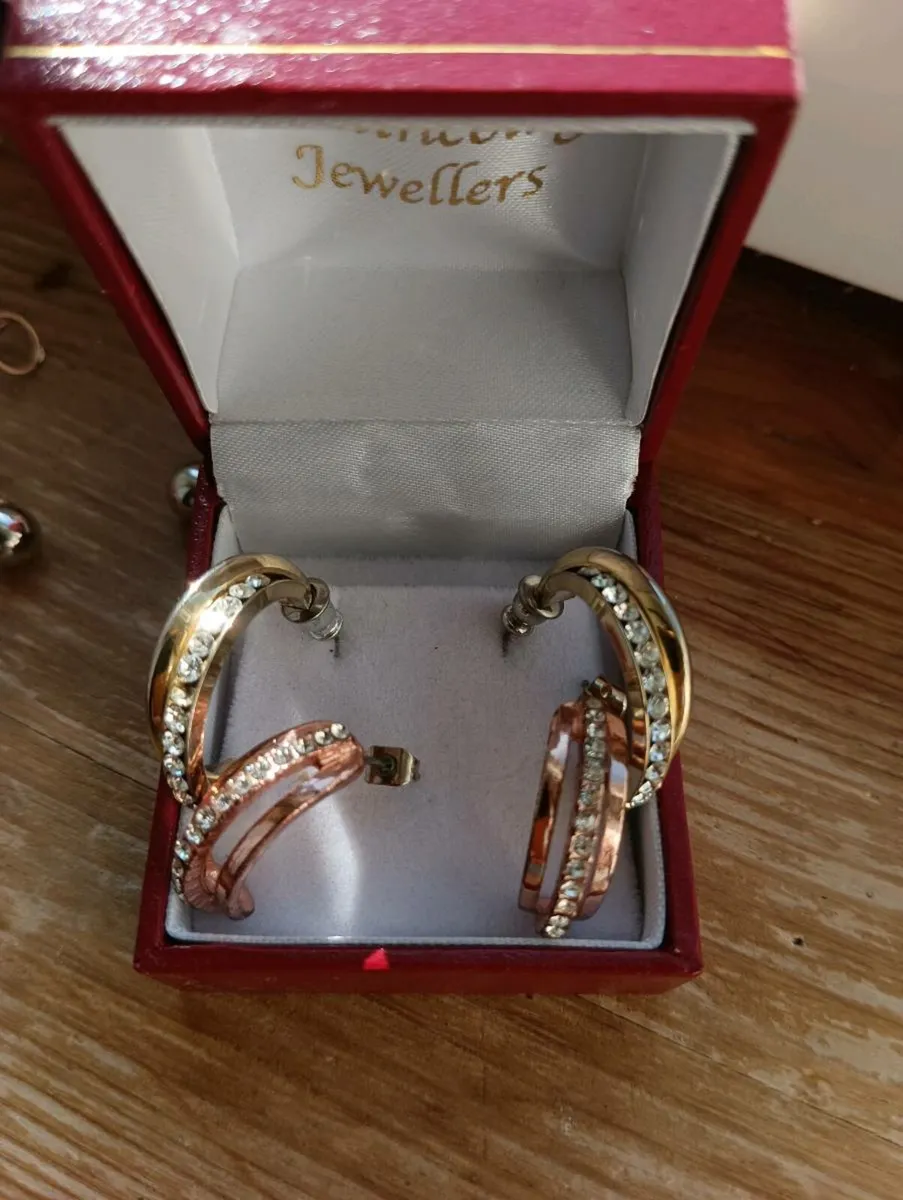 Beautiful,2 sets earrings, - Image 1