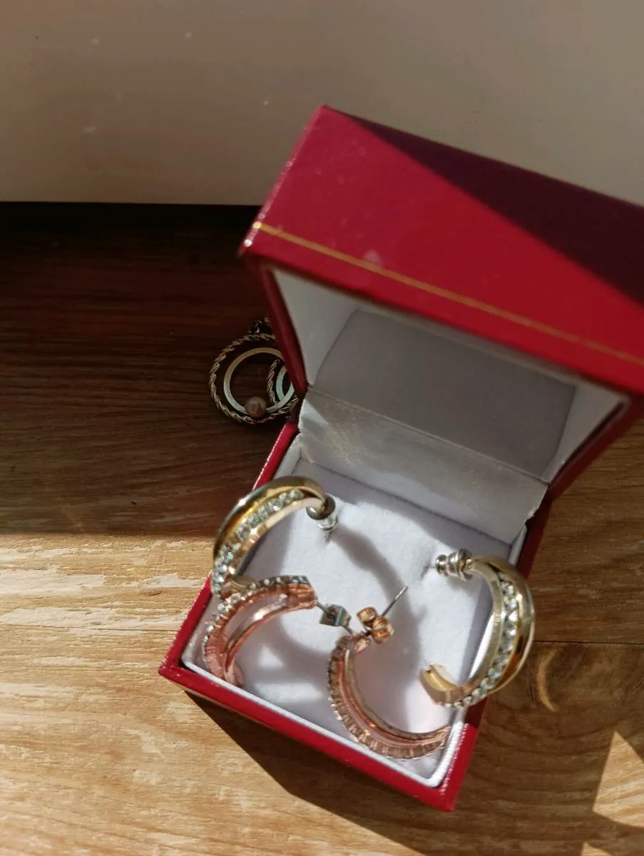 Beautiful,2 sets earrings, - Image 2