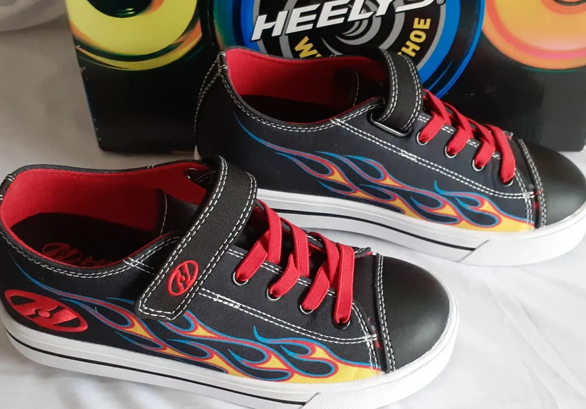 Kids Heelys Size 2. - Image 2