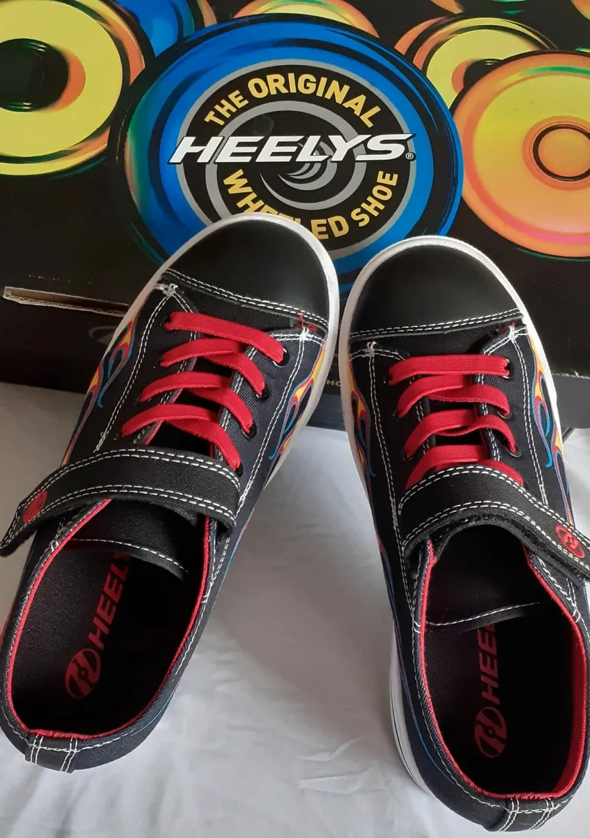 Kids Heelys Size 2. - Image 3