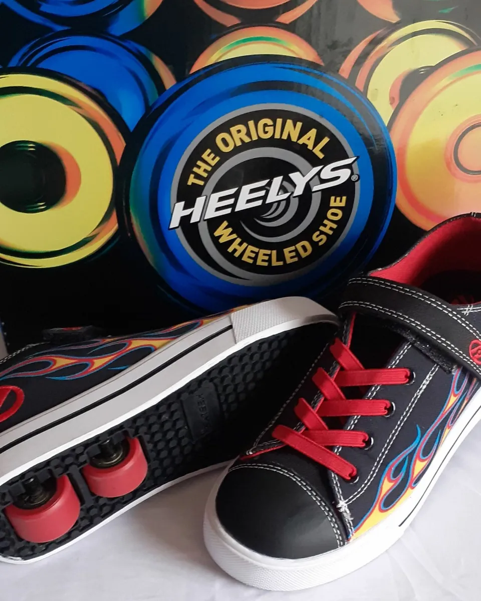 Kids Heelys Size 2. - Image 4