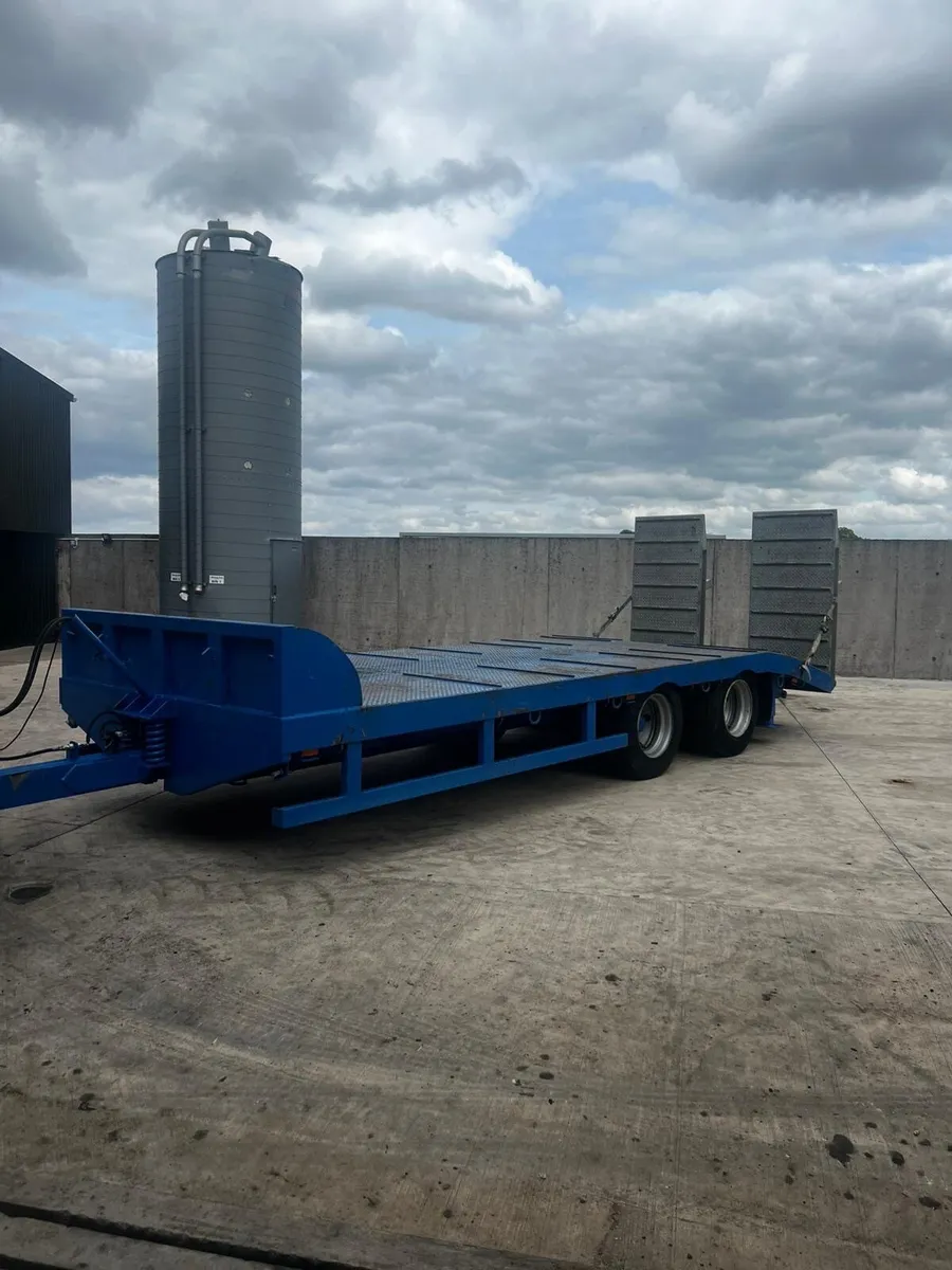 Low loader - Image 1