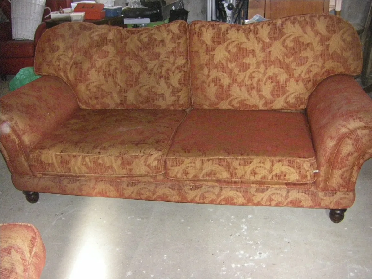 Chesterfield Suite - Image 1