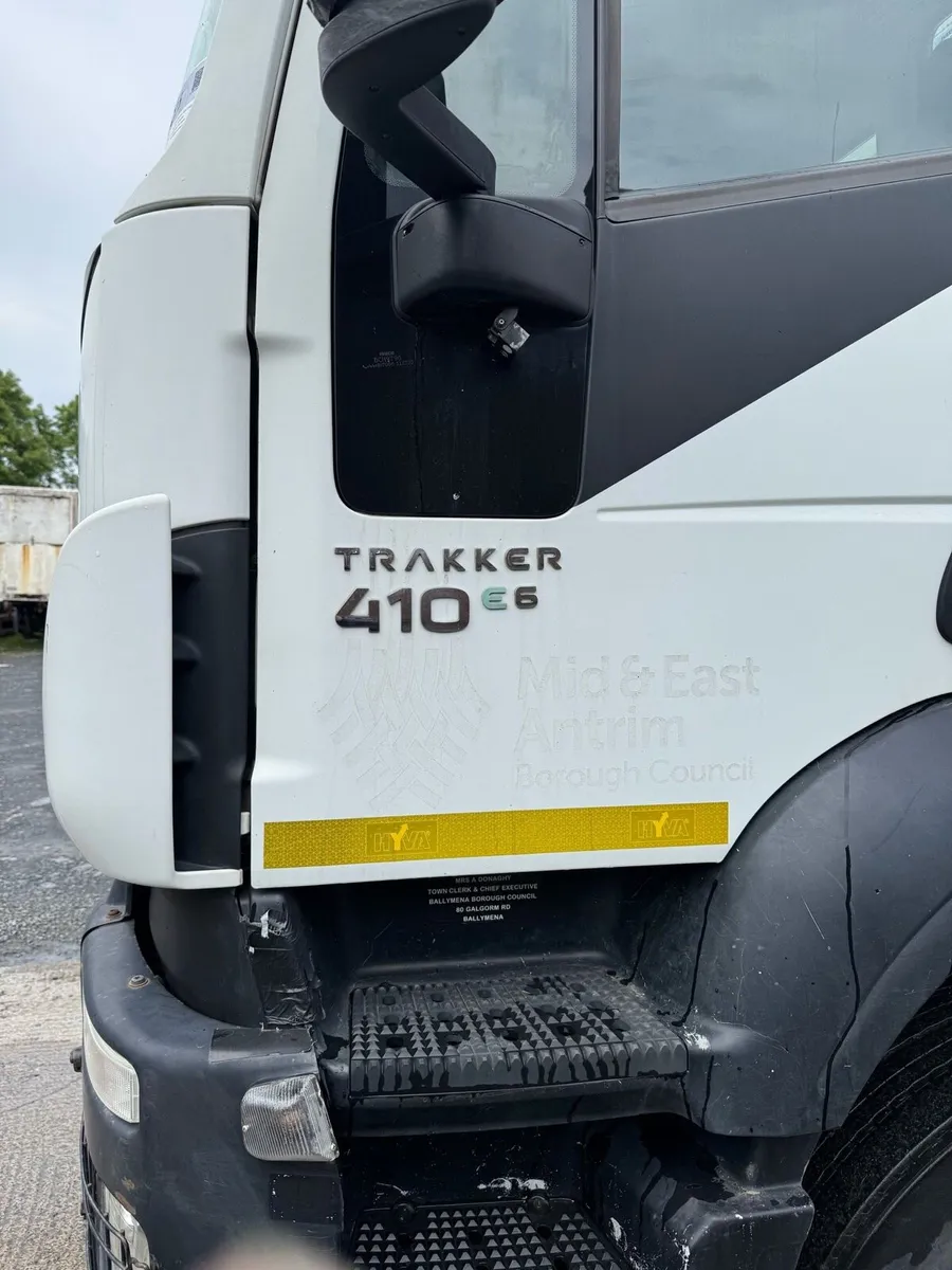 2015 Iveco Trakker 410 E6 8x4 Hook loader - Image 2