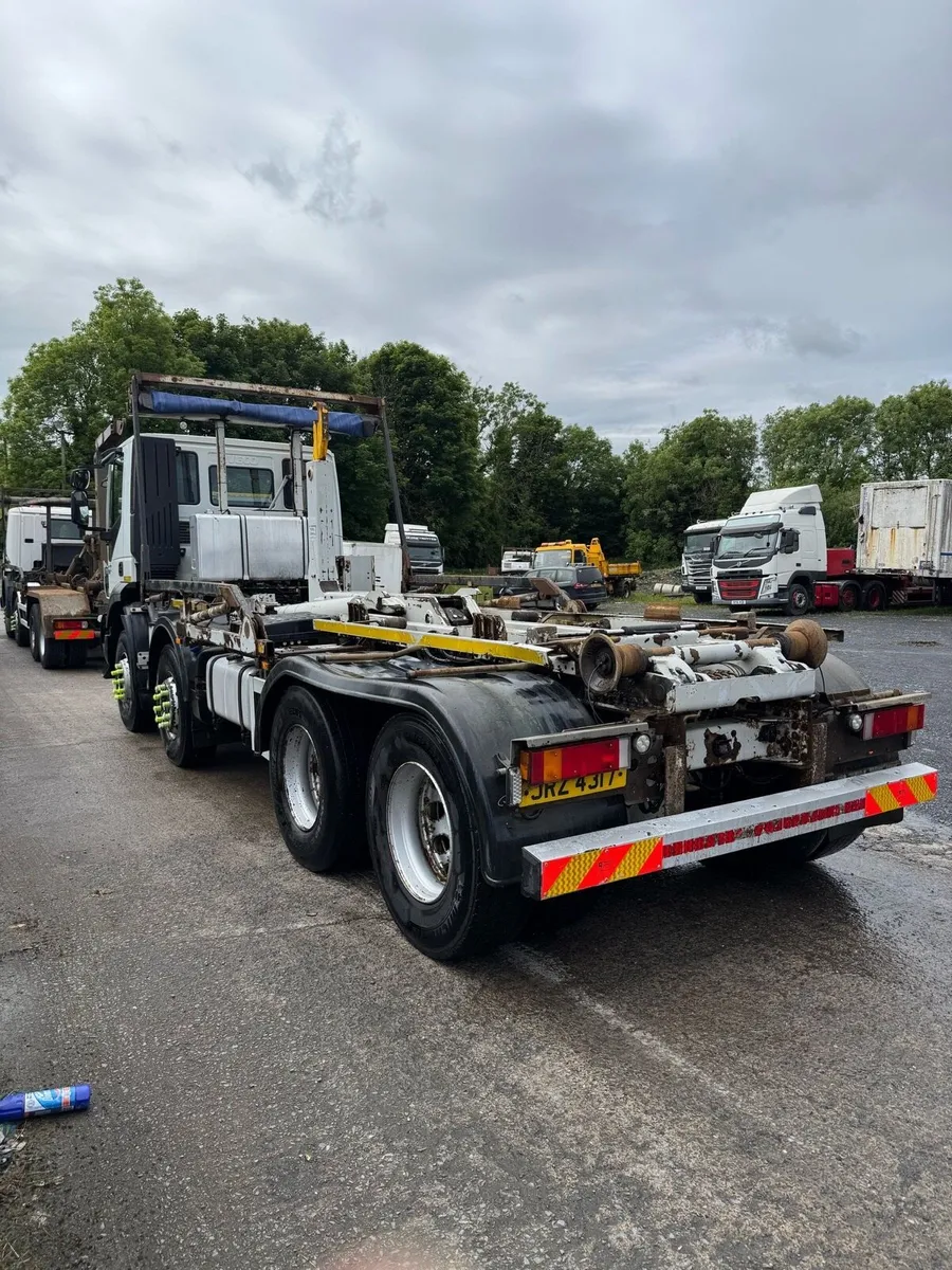 2015 Iveco Trakker 410 E6 8x4 Hook loader - Image 3
