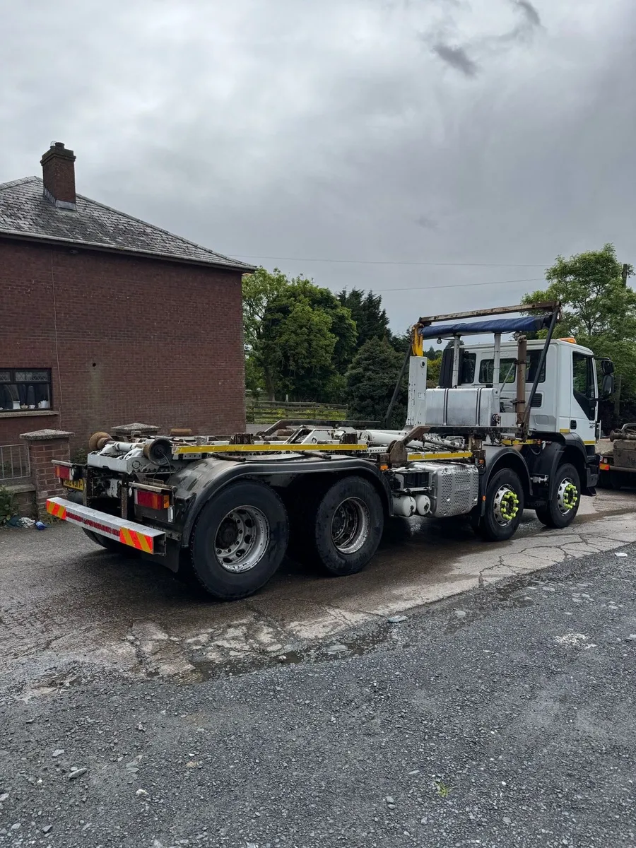2015 Iveco Trakker 410 E6 8x4 Hook loader - Image 4