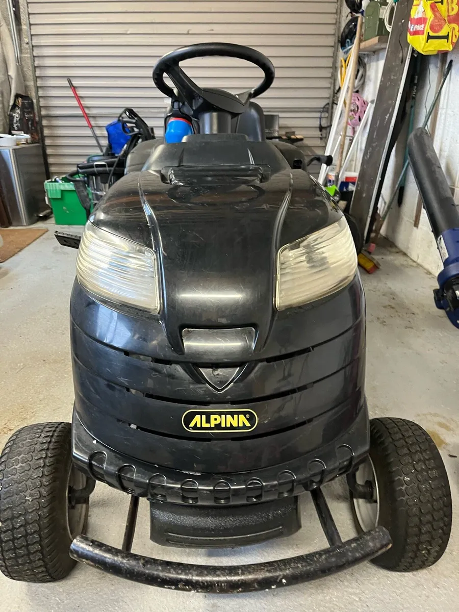 Ride on lawnmower - Image 1