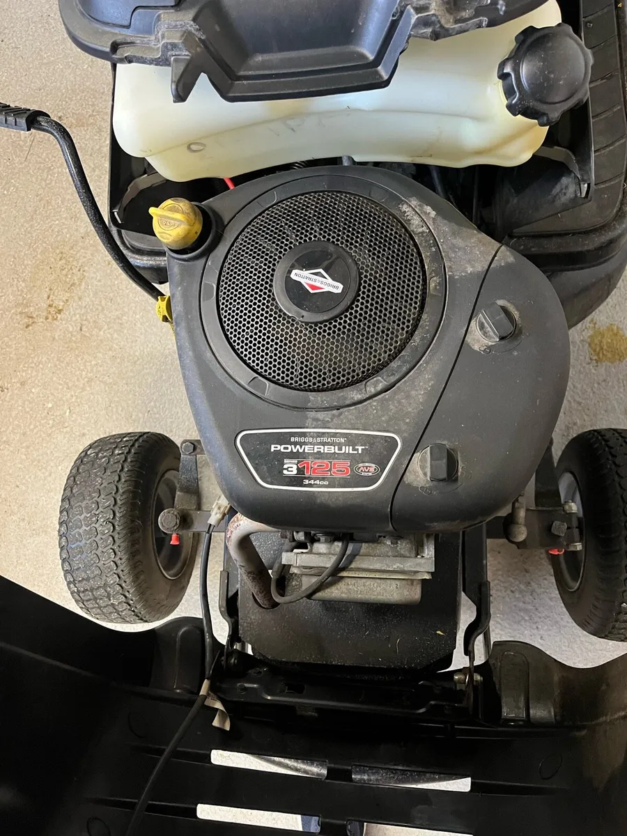 Ride on lawnmower - Image 2