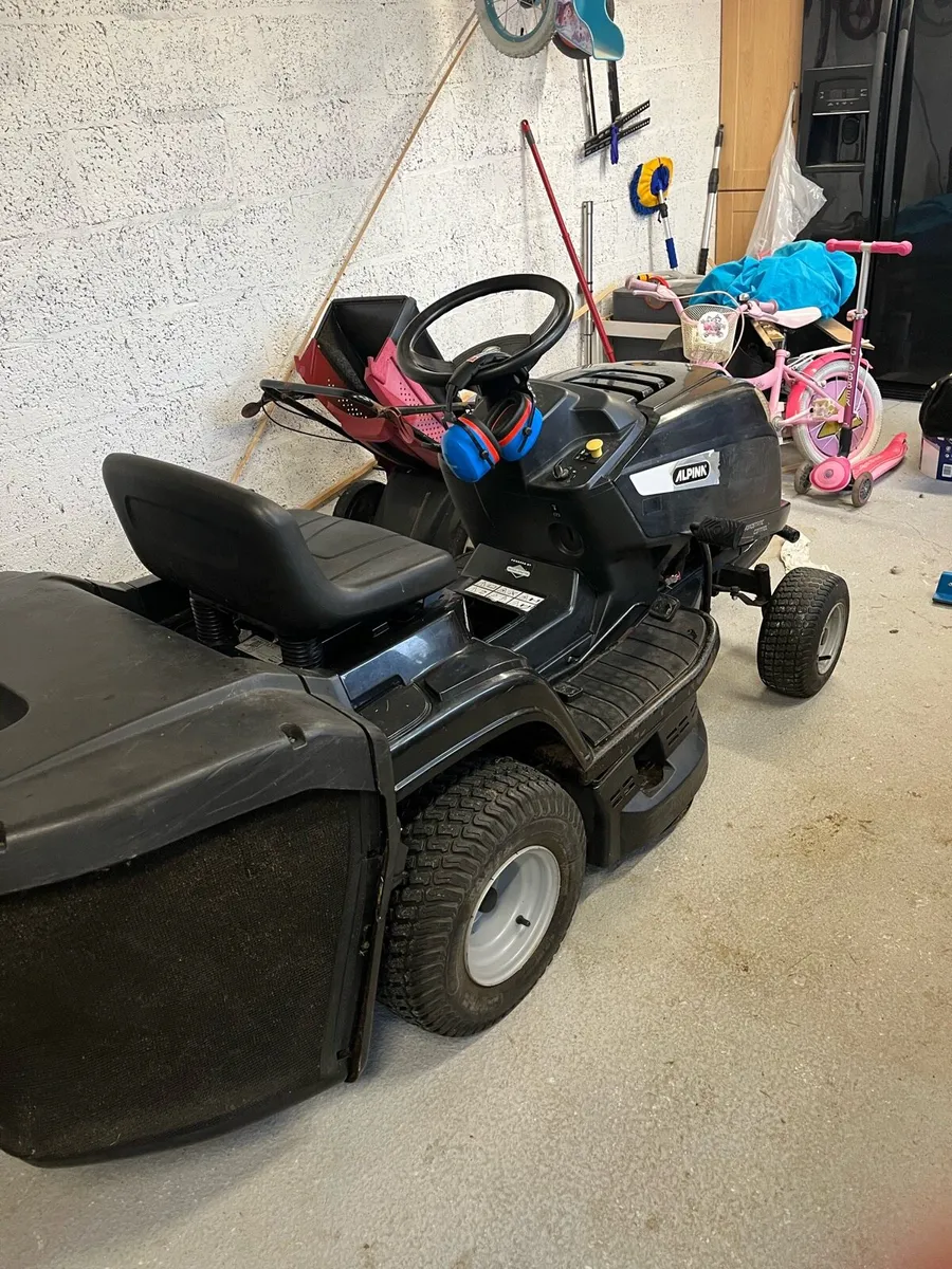 Ride on lawnmower - Image 3