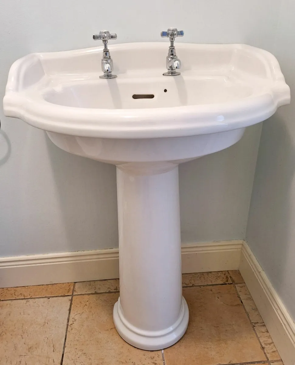 Pedestal white round basin x 2 - Image 1