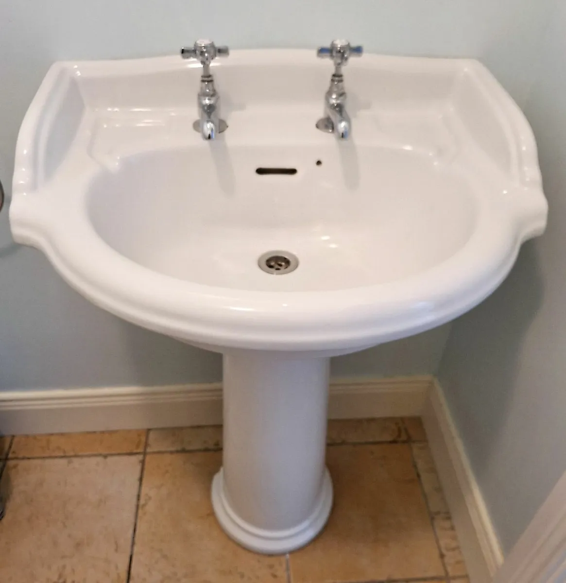 Pedestal white round basin x 2 - Image 2