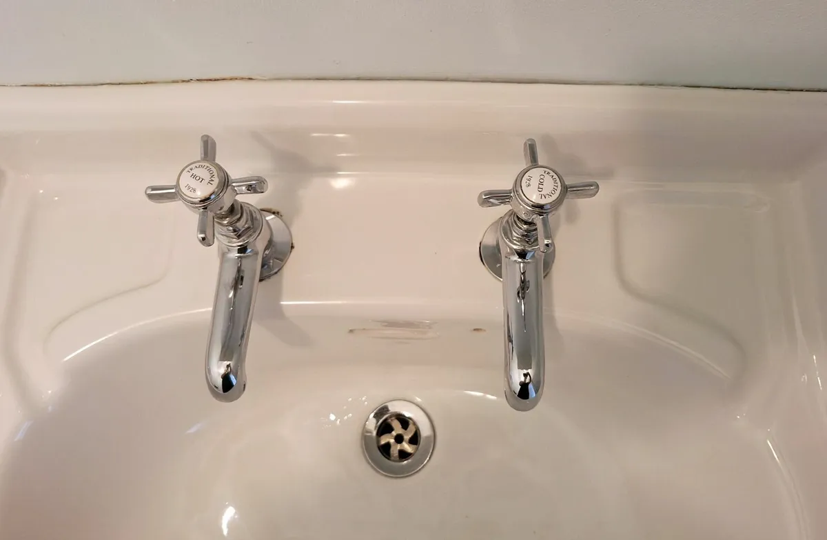 Pedestal white round basin x 2 - Image 3
