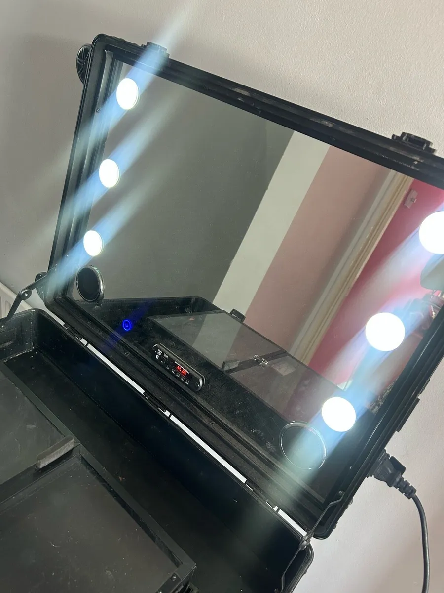 Professional make up station - Image 2