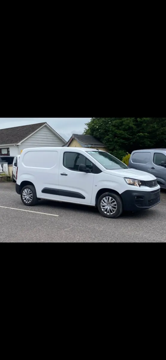 2021 Peugeot Partner Pro - Image 2