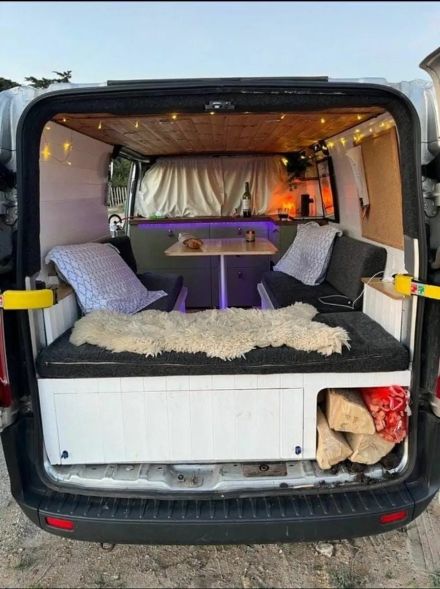 Campervan Ford Custom Transit - Image 2