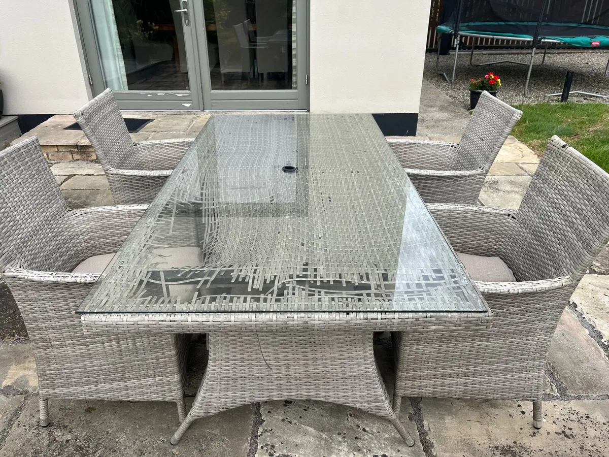 Ratan patio table & four chairs. - Image 3
