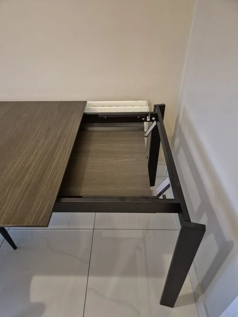 Table 6/8 seater - Image 2