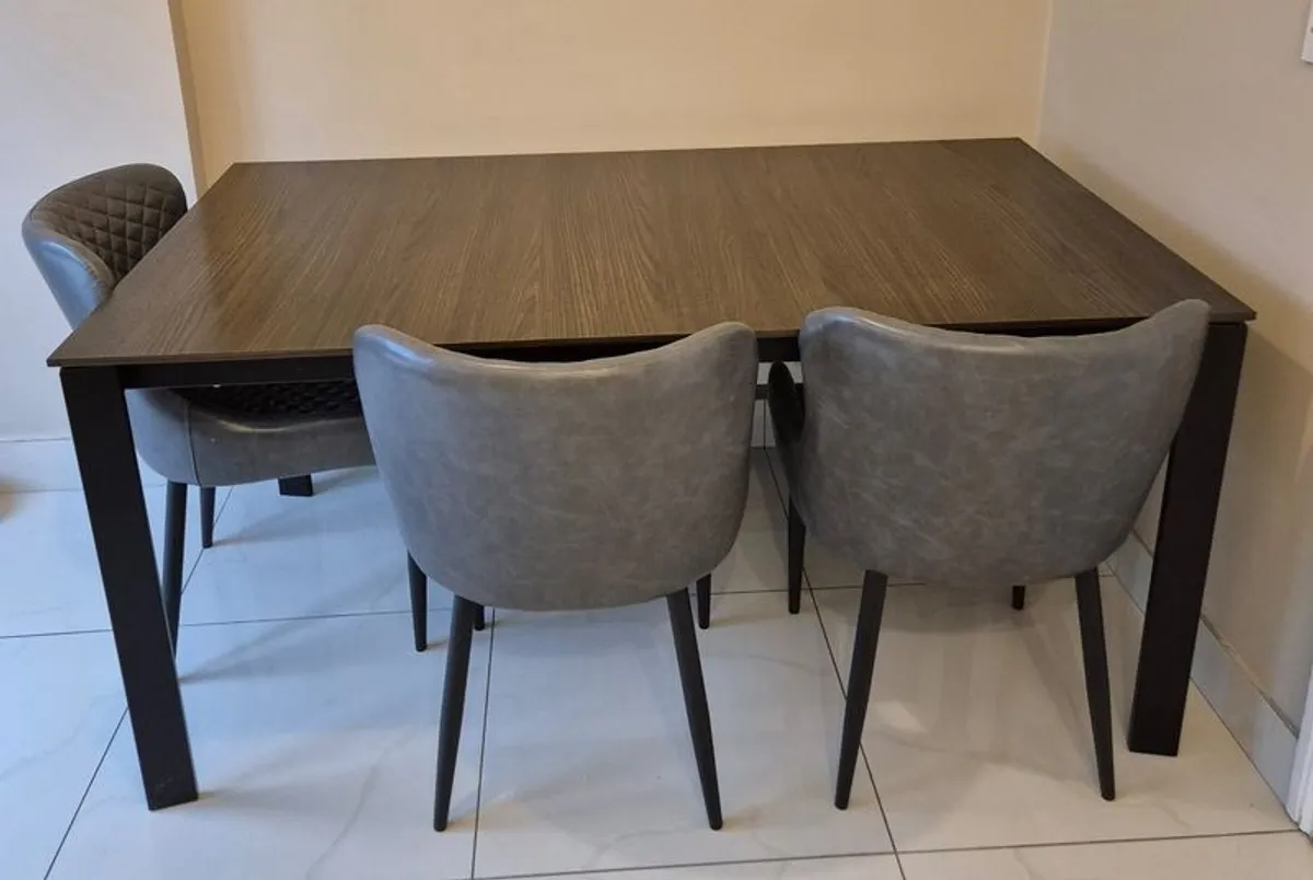 Table 6/8 seater - Image 3
