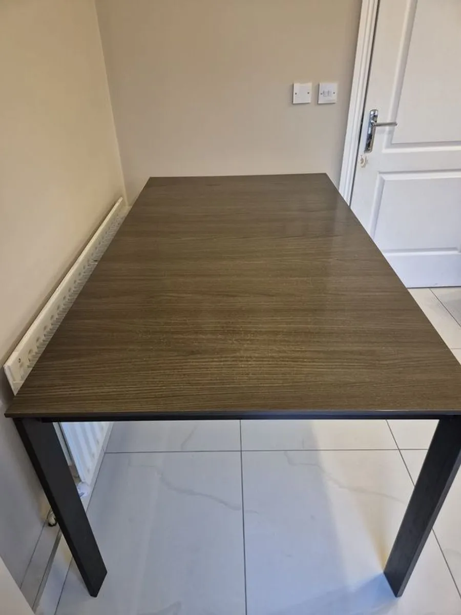 Table 6/8 seater - Image 4