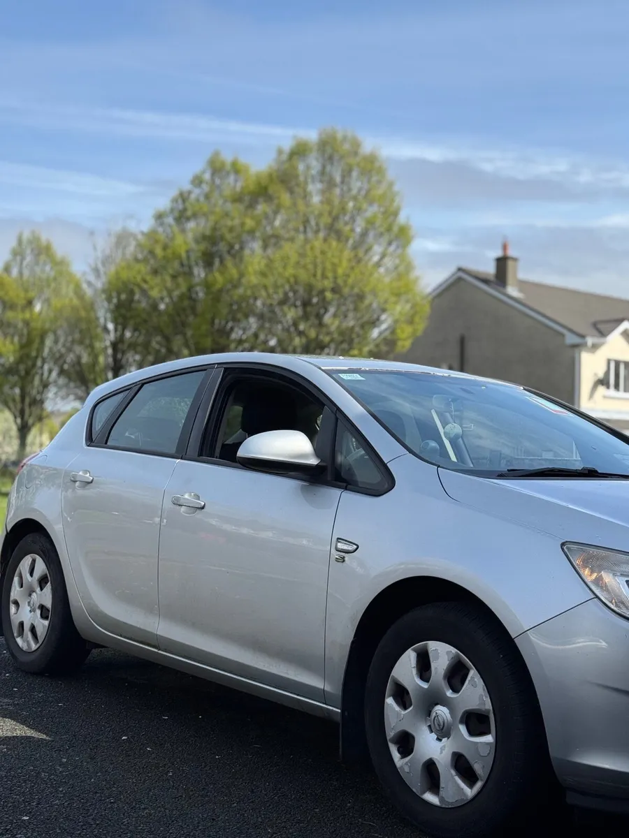 Opel Astra 2010 - Image 3