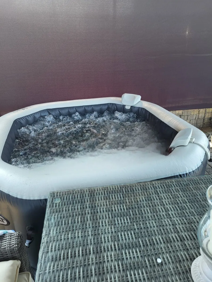 Inflatable Hot Tube - Image 1
