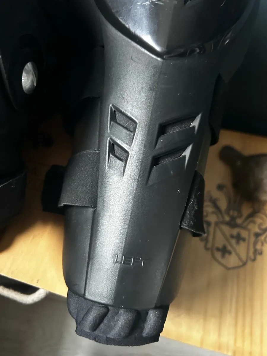 Axis Knee Guards - Image 2