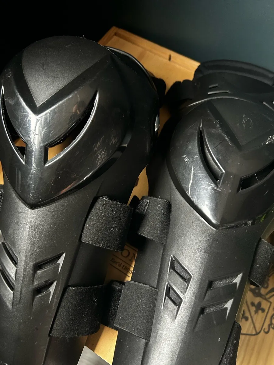 Axis Knee Guards - Image 4
