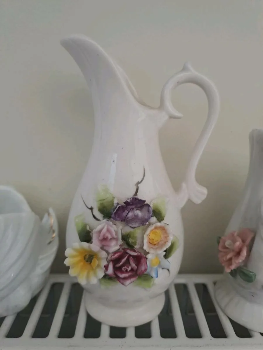 4 floral decorated vases - Image 3
