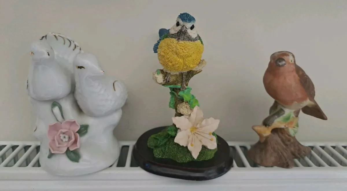 3 bird figurines - Image 1