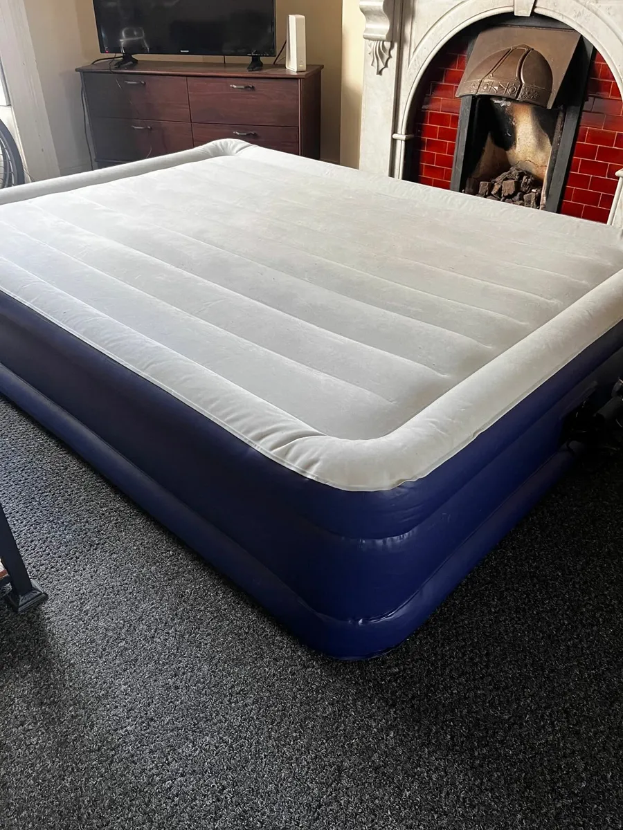 Inflatable Air Mattress - barely used - Image 4