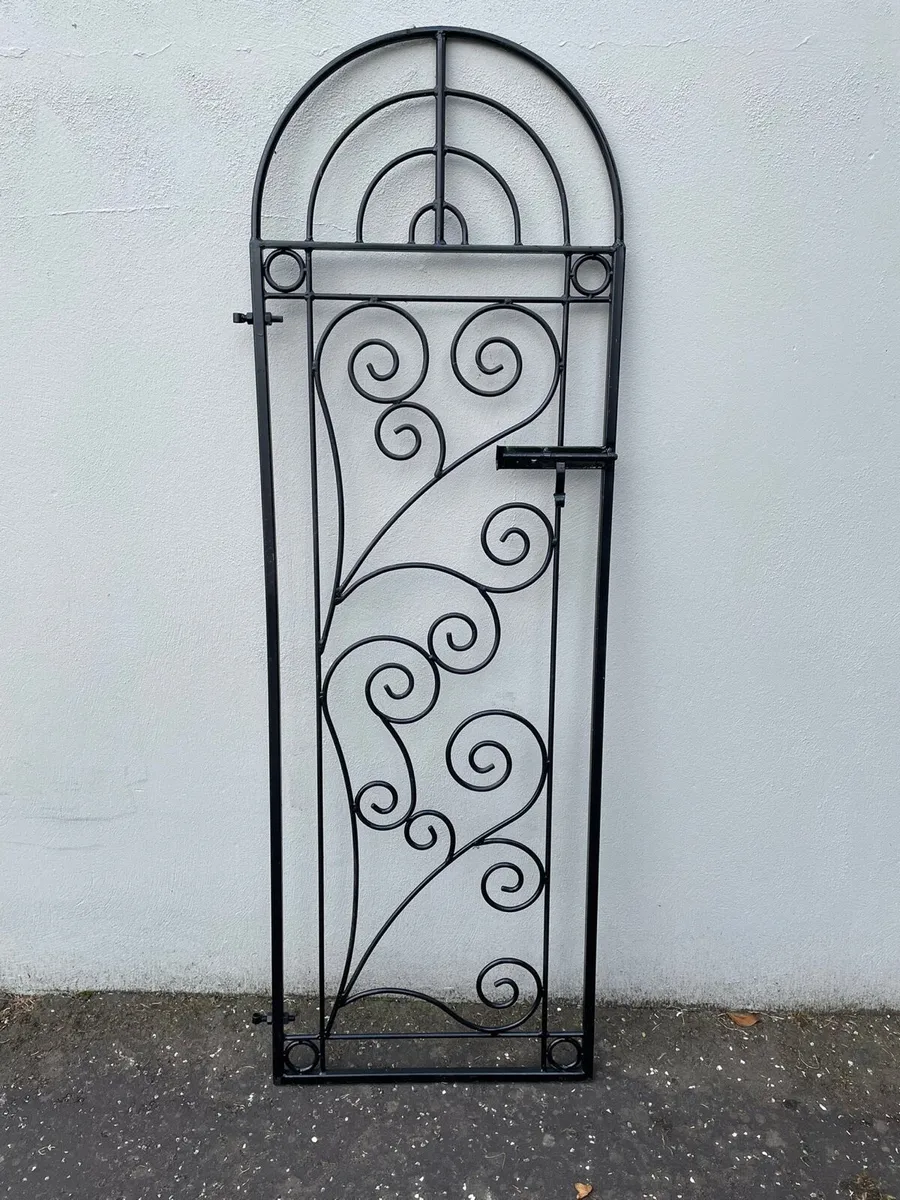 Beautiful iron gate as new - Image 1